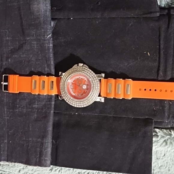 Techno King quartz watch with lots of pave diamonds - Picture 4 of 5
